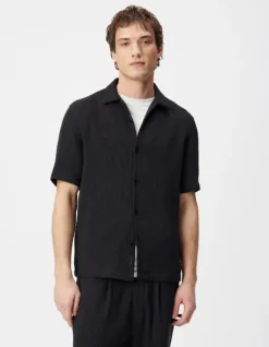 Chemise manches courtes noire tissu plissé Homme