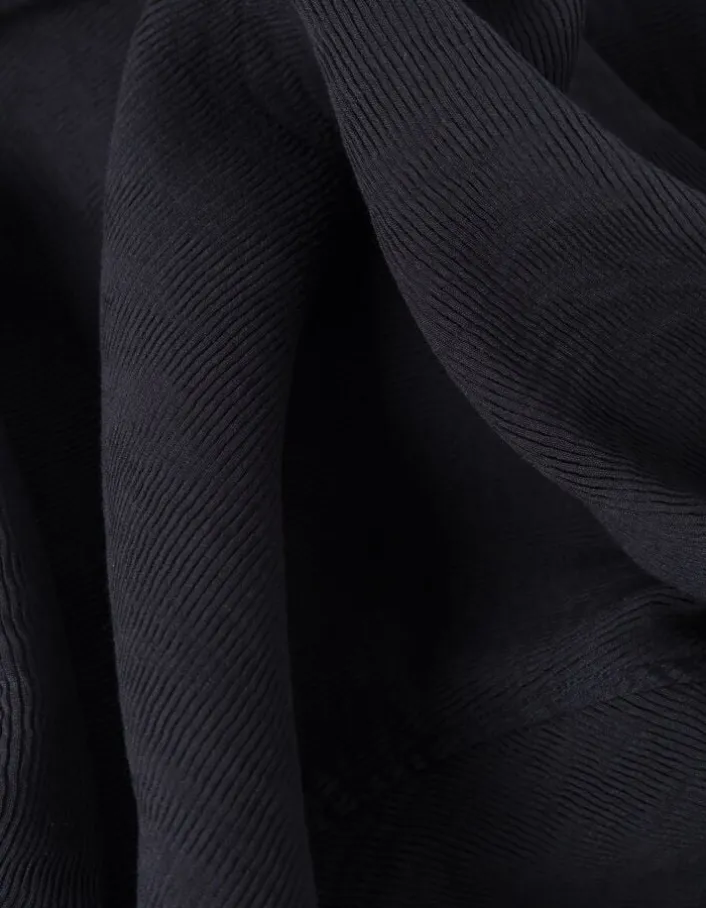 Chemise manches courtes noire tissu plissé Homme