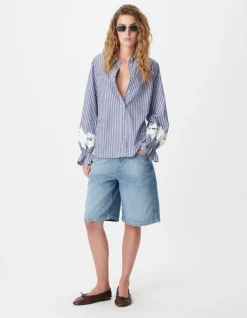 Chemise rayures bleue détails broderies fleurs Femme