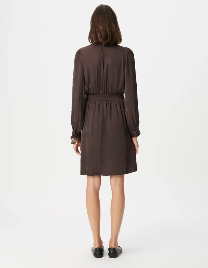 Robe courte marron satinée avec petits boutons Femme