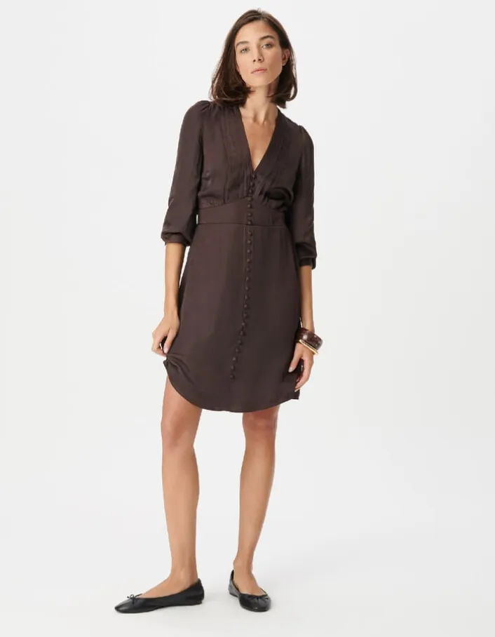 Robe courte marron satinée avec petits boutons Femme