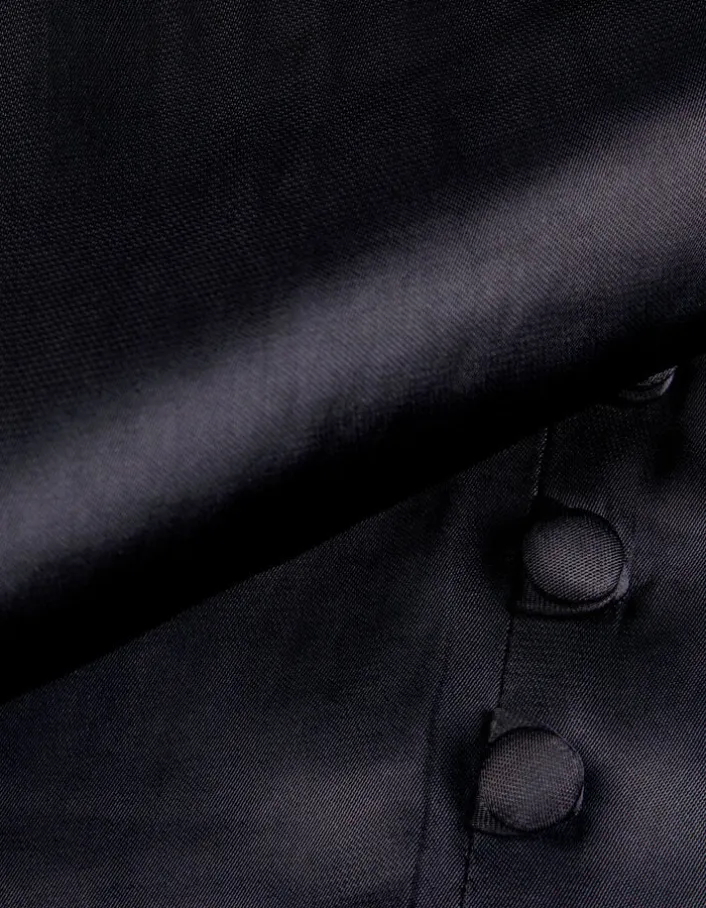 Robe courte noire satinée avec petits boutons Femme