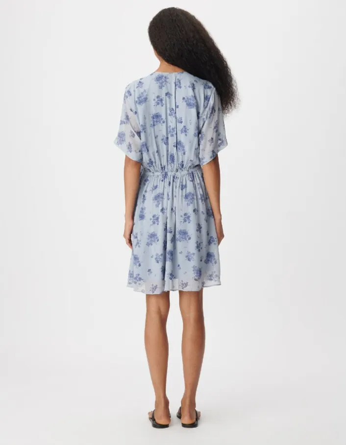 Robe fluide bleue imprimé fleurs à nouer côté Femme