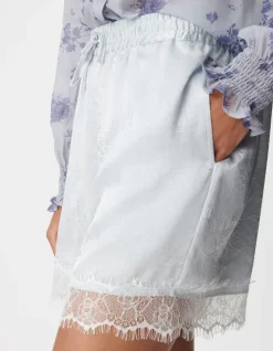 Short fluide bleu ciel satiné bordé dentelle Femme