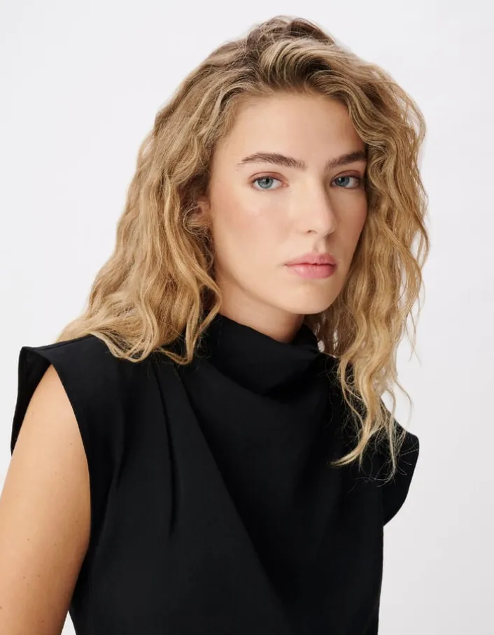 Top noir col montant effet bénitier Femme